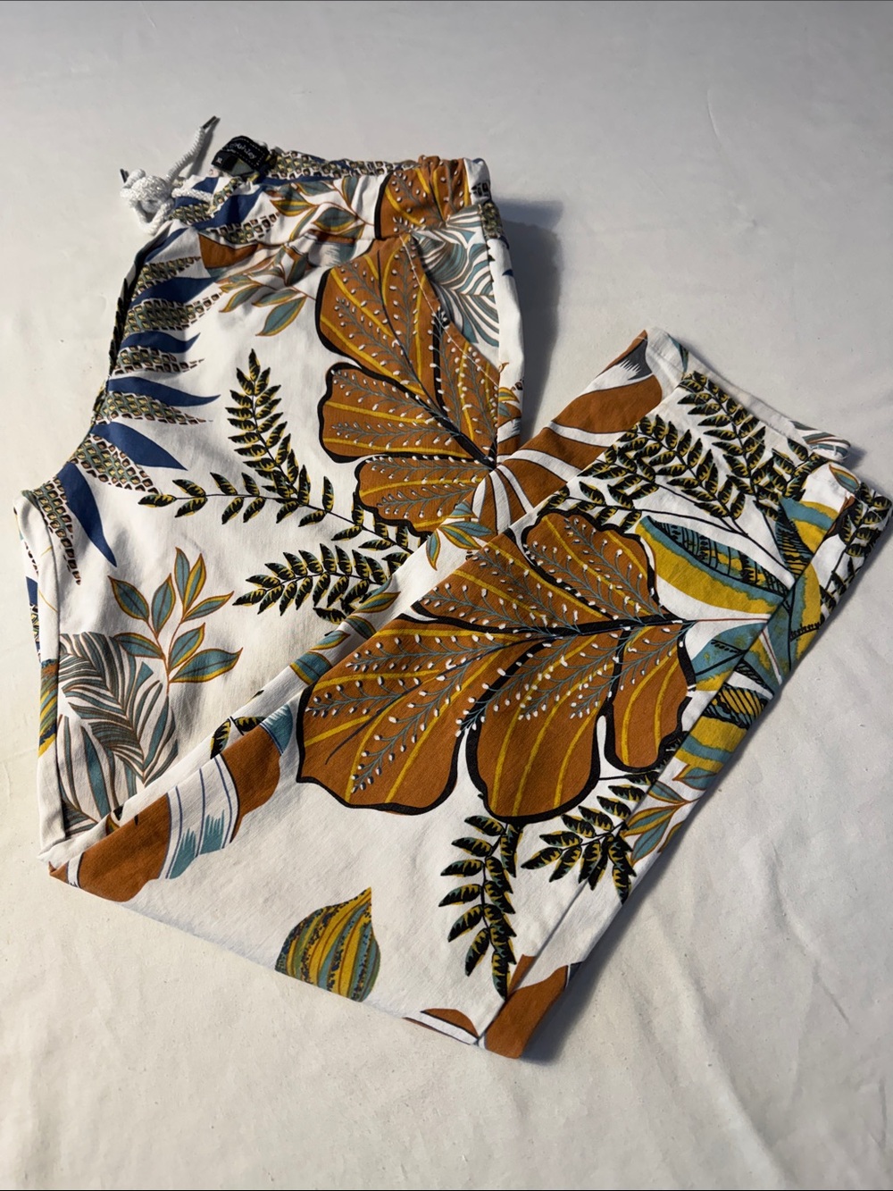 Women’s XL Flora Ashley White Tropical Print Drawstring Pants.